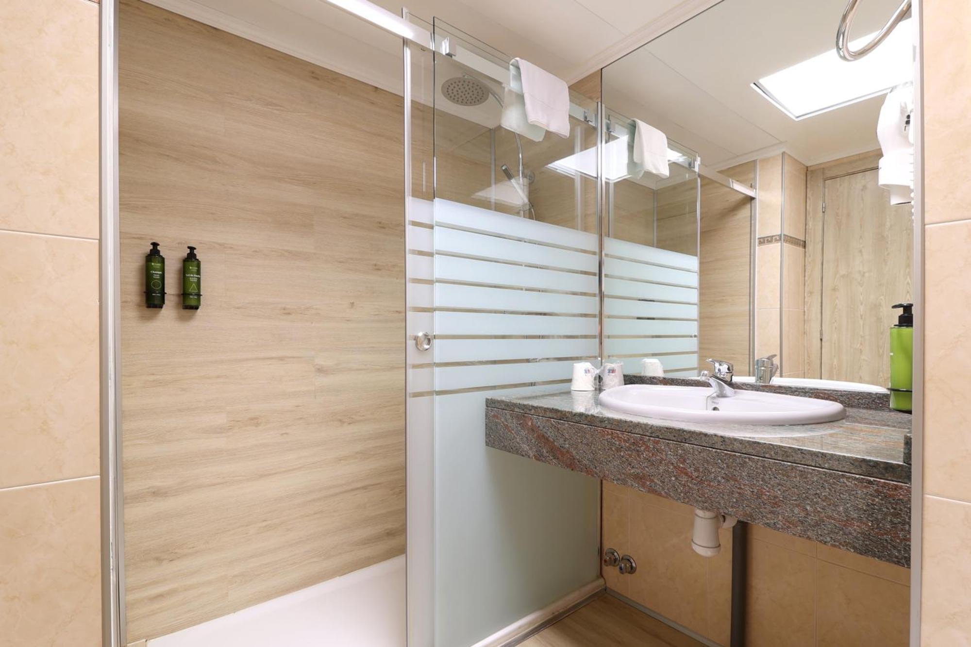 Hotel Blu Aran Веля Екстериор снимка